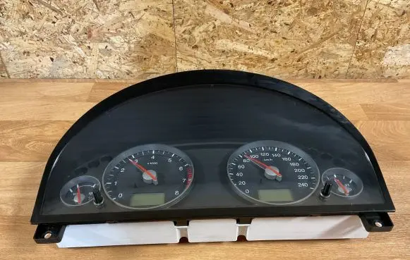 Ford Mondeo Mk III Speedometer (instrument cluster) 3S7F10841 44ZU187