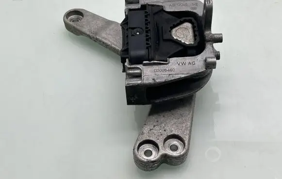 Volkswagen PASSAT B8 Engine mount bracket 5Q0199262S 02112016 X42LAAC3398054
