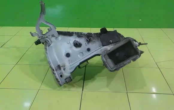 Nissan NV200 Front side member PRZOD