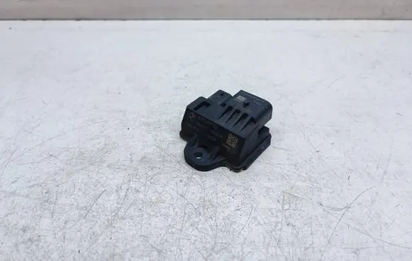 BMW 1 F20 F21 Glow plug pre-heat relay 8570087 0522120103