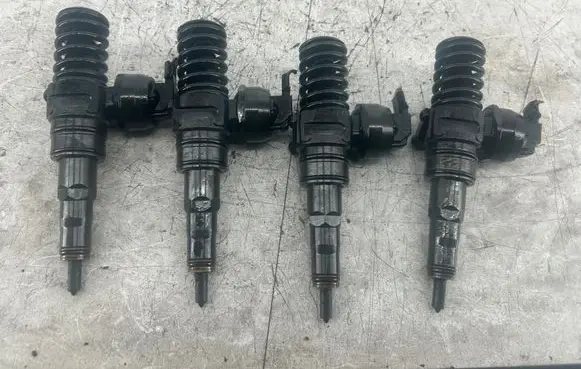 Volkswagen Caddy Fuel injectors set 0414720215