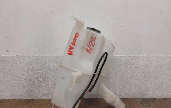 Nissan NV200 Windshield washer fluid reservoir/tank