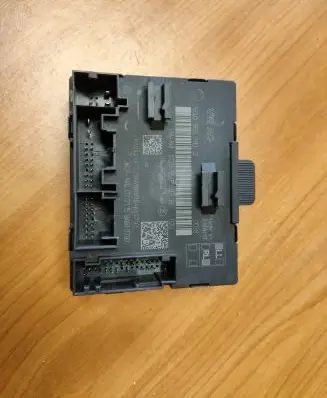 Volkswagen PASSAT B8 Door control unit/module 5Q0959593D