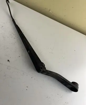 Mitsubishi Pajero Front wiper blade arm
