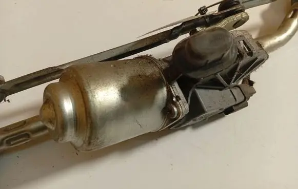Renault Fluence Wiper motor 64300024