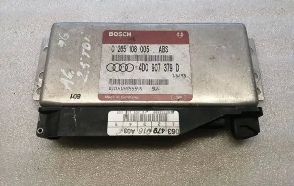 Audi A4 S4 B5 8D Engine control unit/module 4D0907379D 0265108005