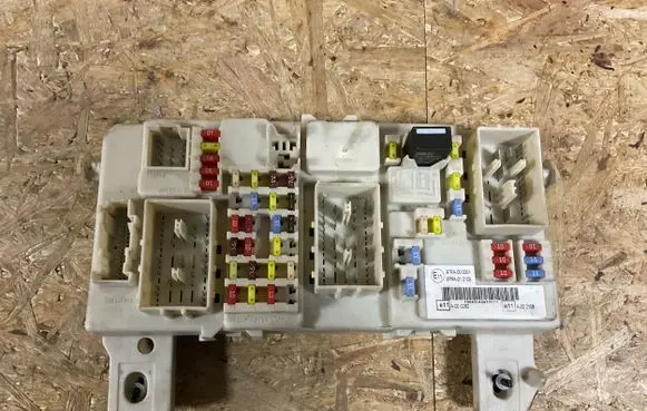 Ford Focus Fuse box set 97RA000001 97RA012108 303519243307