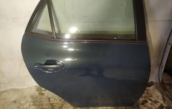 Toyota Auris 150 Rear door melynos