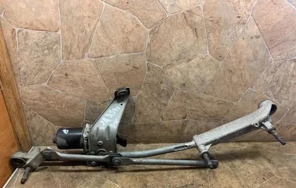 Mercedes-Benz B W246 W242 Front wiper linkage and motor A2469066000