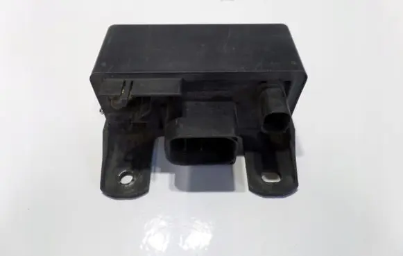 Mercedes-Benz CLK A209 C209 Glow plug pre-heat relay CLKW20922CDI