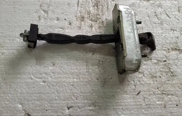 Toyota RAV 4 (XA30) Loading door check strap stopper 