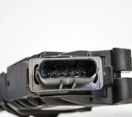 Accelerator throttle pedal