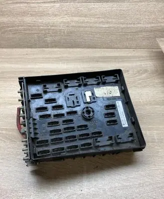 Volkswagen PASSAT CC Fuse module 3C0937125
