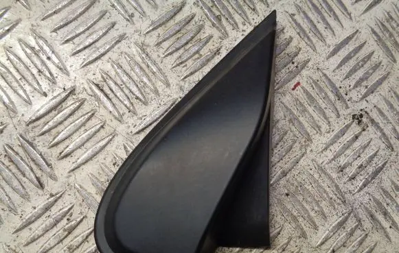Nissan Pulsar Fender end trim 638713ZL0A