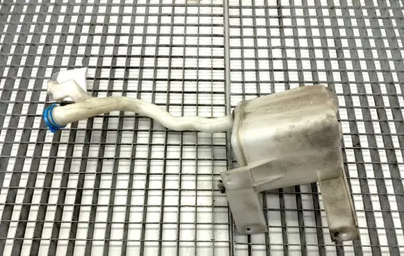 Suzuki Swift I Windshield washer fluid reservoir/tank 