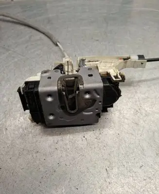 Mercedes-Benz Sprinter W906 Front door lock A9067202135 ZGS002