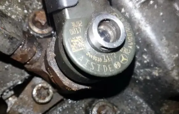 Mitsubishi Colt Fuel injector 0445110167 6400700787