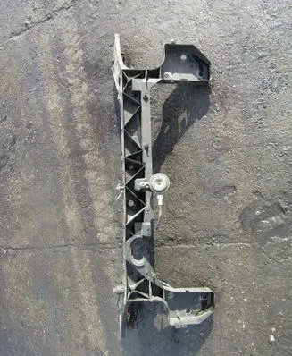Renault Clio III Radiator support slam panel 8200290143