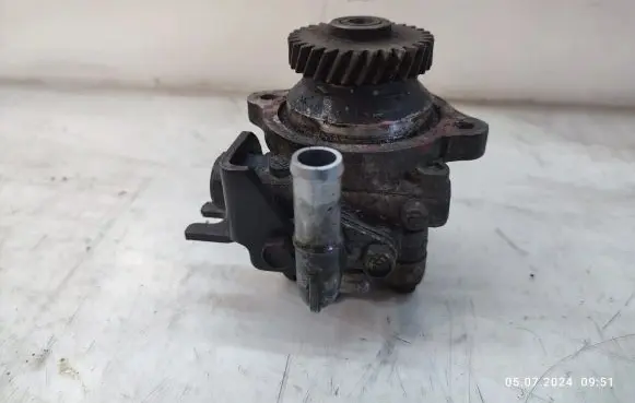 Nissan Terrano Power steering pump