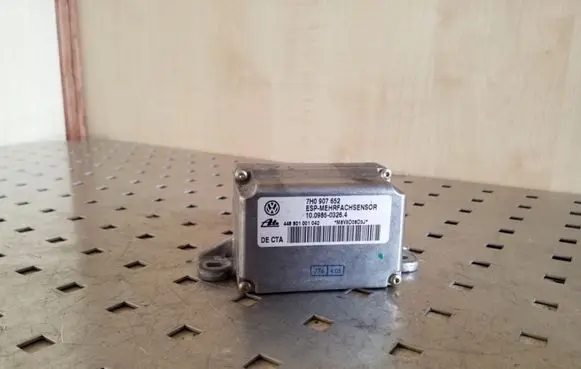 Volkswagen Touareg I ESP acceleration yaw rate sensor 7H0907652