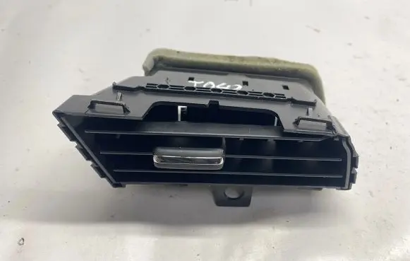 Ford Mustang VI Dashboard air vent grill cover trim FR3B19893A