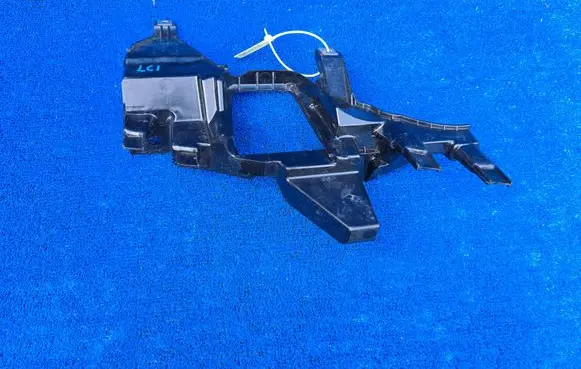 BMW 7 E65 E66 Headlight/headlamp mounting bracket 161698