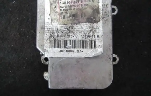 Volkswagen PASSAT B5 Airbag control unit/module 1C0909605B