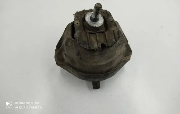 BMW 5 E60 E61 Engine mount bracket 6761089