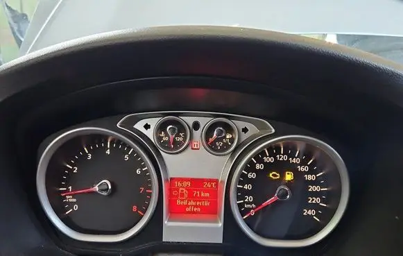 Speedometer (instrument cluster)