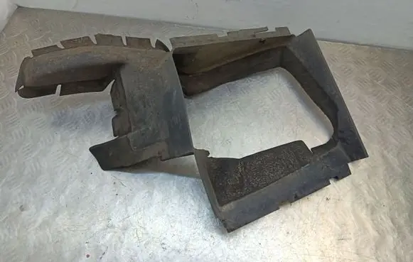 Audi Q7 4L Intercooler air guide/duct channel 4L0117385B