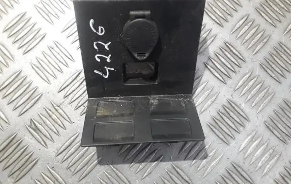 Toyota RAV 4 (XA30) Cigarette lighter 5891542010