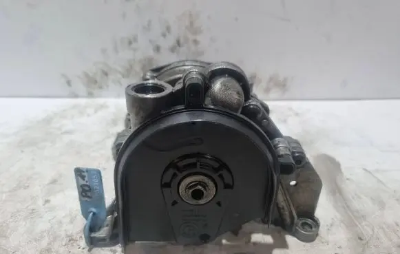 BMW 3 F30 F35 F31 Oil pump 7810823