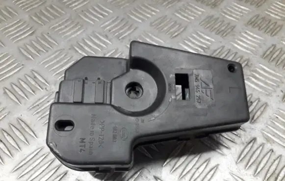 Ford Galaxy Tail light bulb cover holder 7m5945257