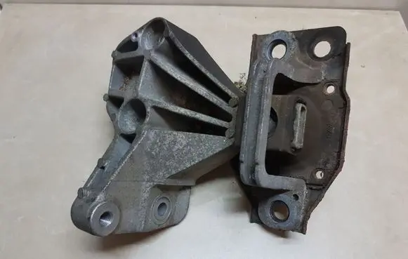 Nissan Qashqai Engine mount bracket
