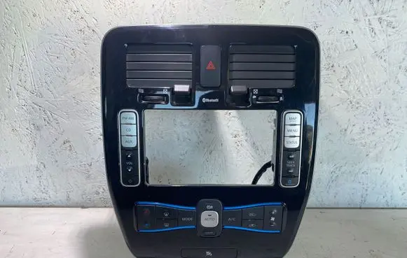 Nissan Leaf I (ZE0) Climate control unit 275003ND0B T1015456F 3907DA092