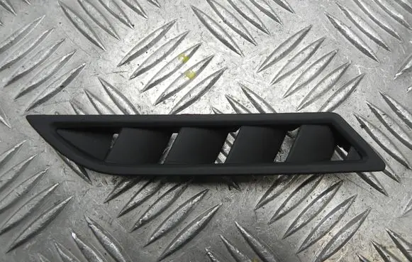 Rear air vent grill