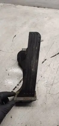 Volkswagen PASSAT B6 Accelerator throttle pedal 1K1721503L 6PV00860000