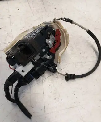 Volkswagen Phaeton Front door lock PA6630FV