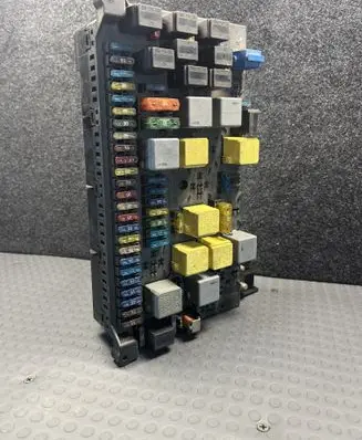 Mercedes-Benz ML W163 Fuse module CK670196 A1635450205 1635450205