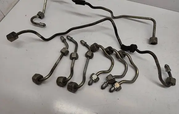 BMW 7 F01 F02 F03 F04 Fuel distributor 13537797885 13537797886 13537805424