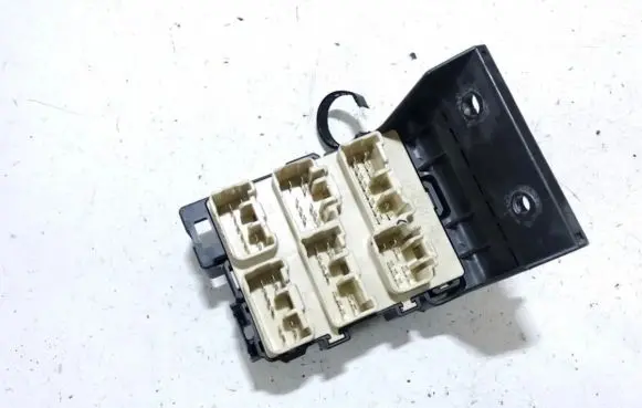 Toyota Avensis T250 Fuse box set 8273405030 82734-05030