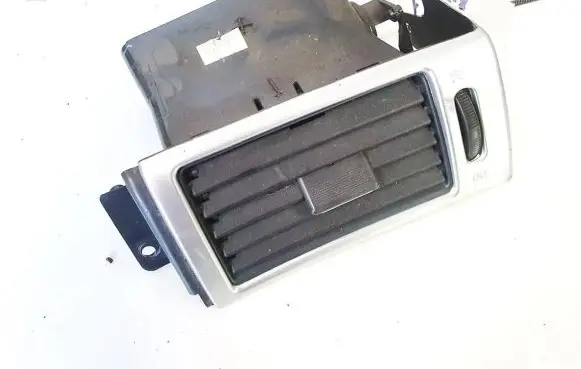 Chrysler Pacifica Dash center air vent grill