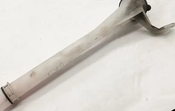 Nissan Leaf I (ZE0) Window washer liquid tank fill tube 