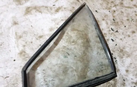Volkswagen Santana Front triangle window/glass 