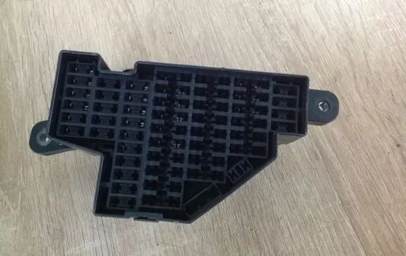 Volkswagen Golf V Fuse module 072356779500