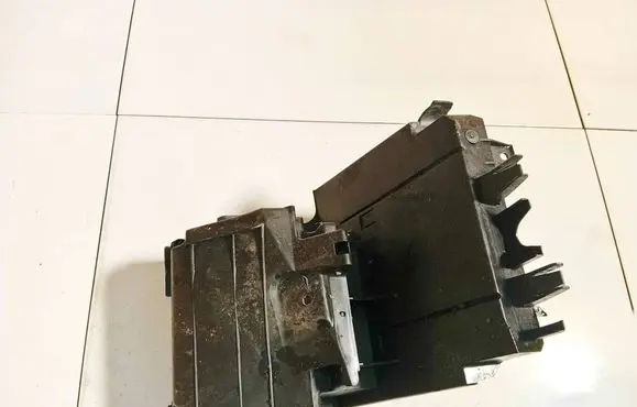Peugeot Partner Fuse box cover 9658447380