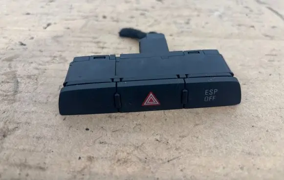 Audi Q7 4L Hazard light switch 4L2927137A