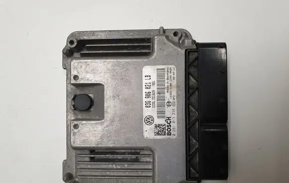 Volkswagen PASSAT B6 Engine control unit/module 03G906021LB 0281013238