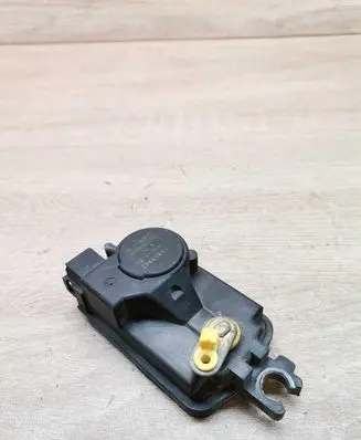 Mitsubishi Eclipse Central locking motor MB517611