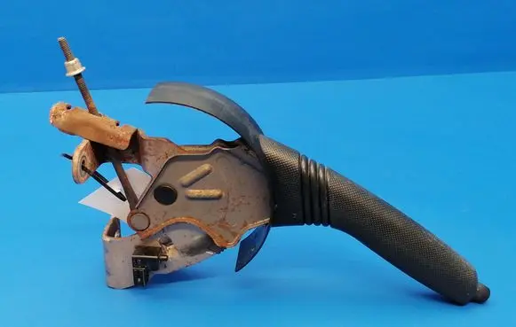 Handbrake/parking brake lever assembly